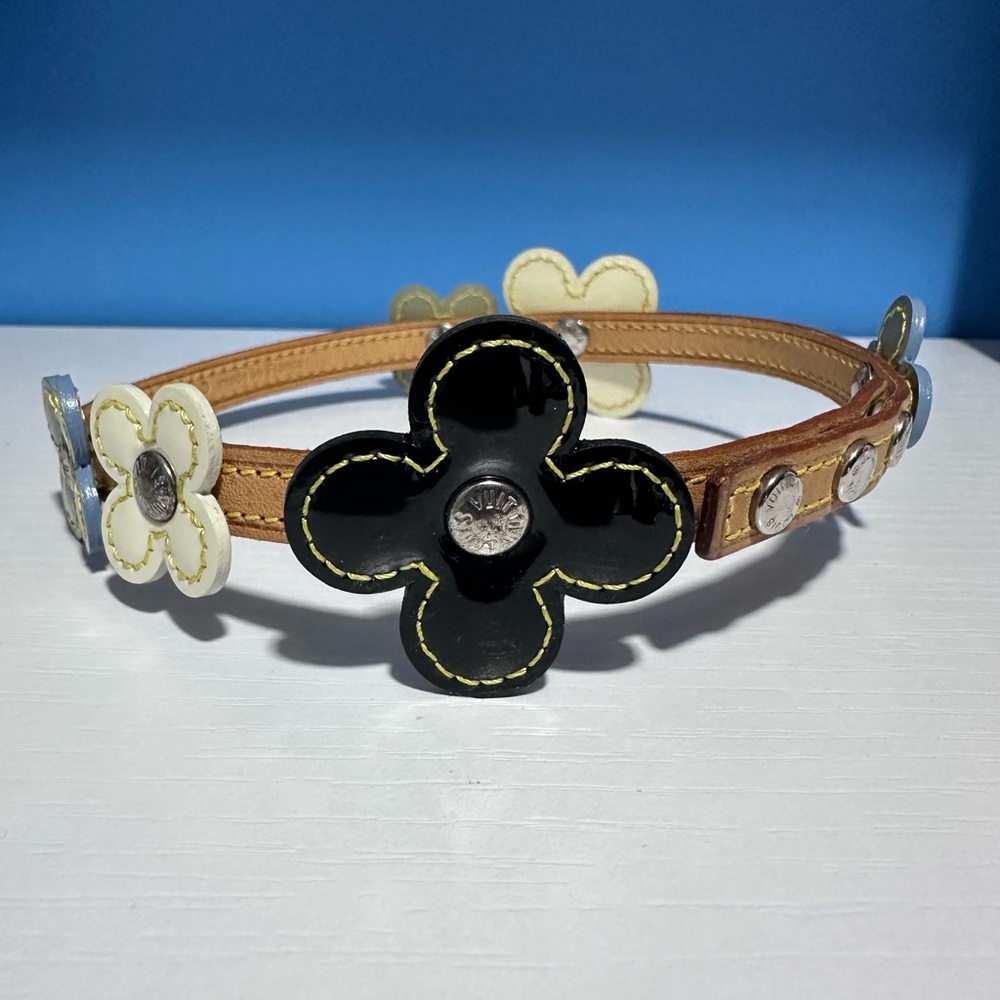 Louis Vuitton Patent Fleur Double-wrap bracelet (near vintage)